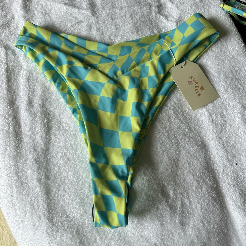 Aurelle NWT Riza Sunrize bottoms. Crossover waist.